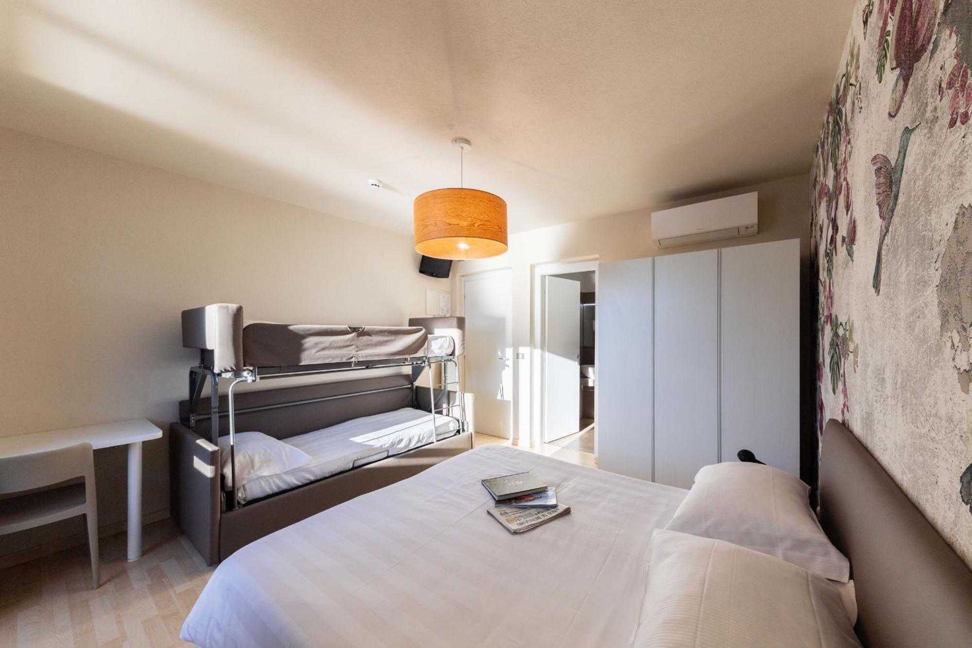 Hotel Miranda Riva di Solto Pokoj fotografie