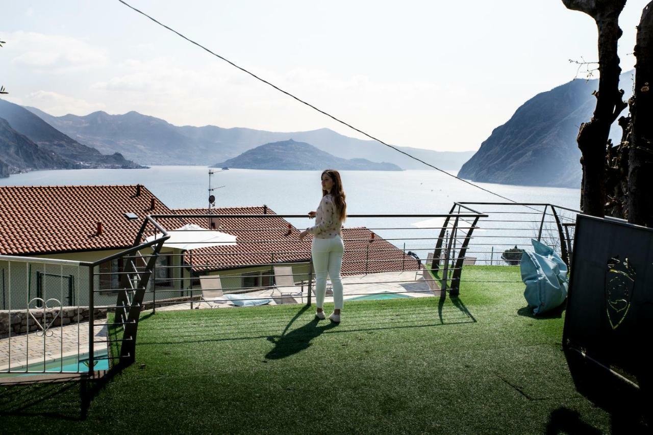 Hotel Miranda Riva di Solto Exteriér fotografie